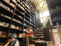 -钟书阁(松江泰晤士小镇店)