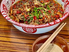 水煮牛肉-丁叮小排档·八道江湖菜·团建聚餐(车公庙店)