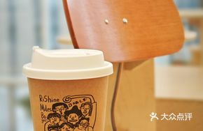 Plum Apricot Sparkling Americano