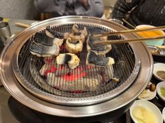 -围炉肉舍•炭烤活鳗•丹东海鲜烤肉(步行街店)