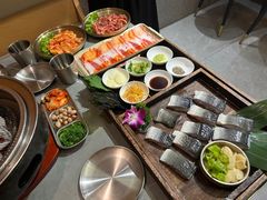 -围炉肉舍•炭烤活鳗•丹东海鲜烤肉(步行街店)