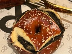 黑芝麻黄油碱水面包-B&C黄油与面包·THE GARDEN BAKERY概念店(世纪汇店)
