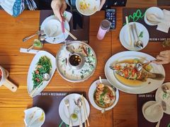 -Chom Cafe and Restaurant