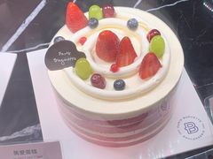草莓红丝绒蛋糕-巴黎贝甜·生日蛋糕(环球中心店)