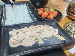 -果松木炭酸菜铜火锅·外婆参鸡汤