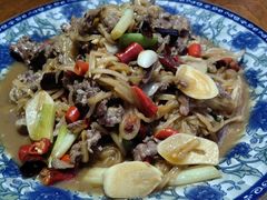 酸笋炒牛肉-迎懿餐厅