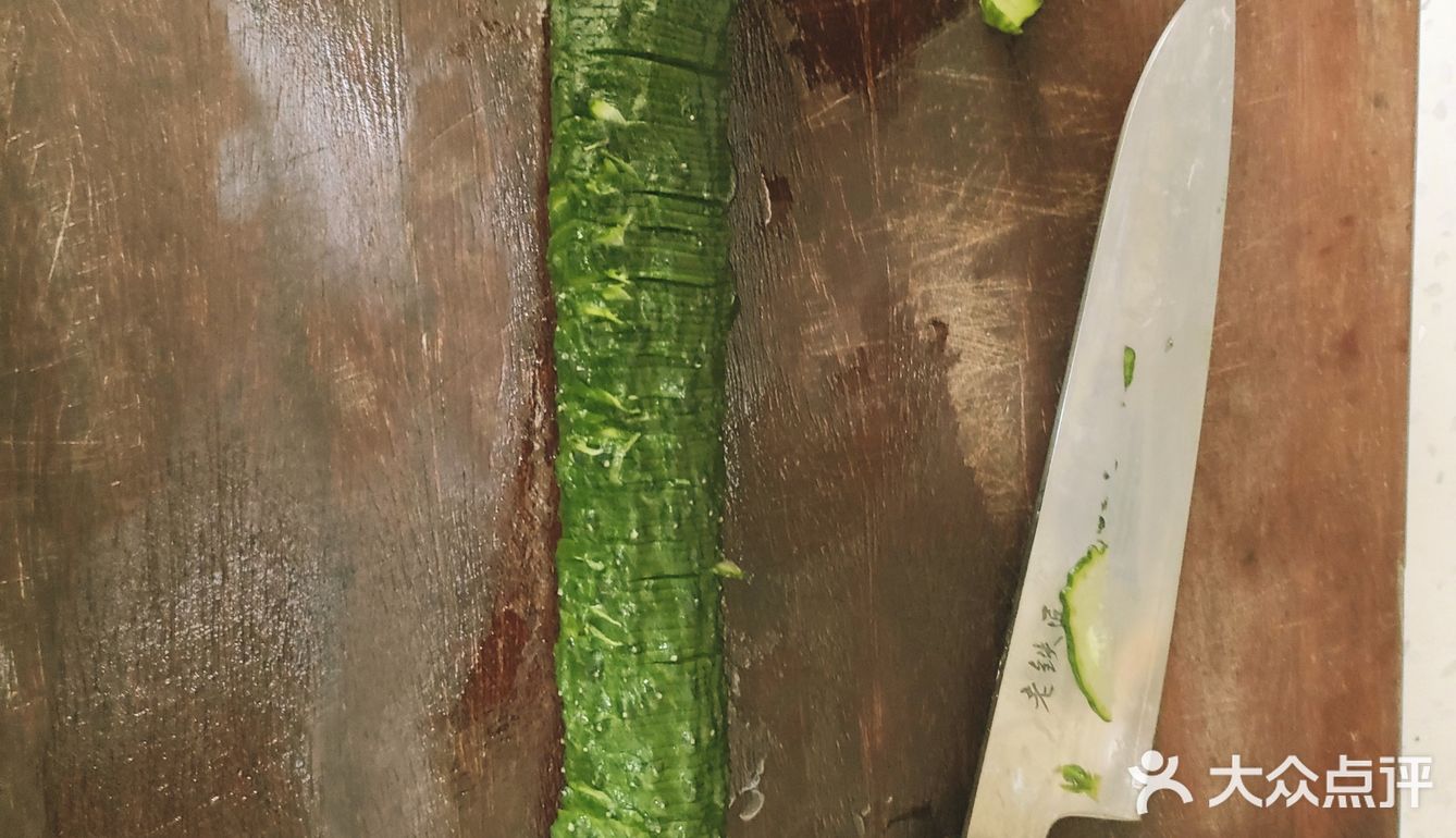 油炸食品吃多了来做一盘酸辣蓑衣黄瓜吧！