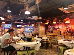 大堂-鲜入围煮花胶鸡海鲜火锅
