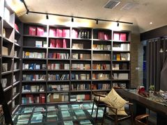 -钟书阁(松江泰晤士小镇店)