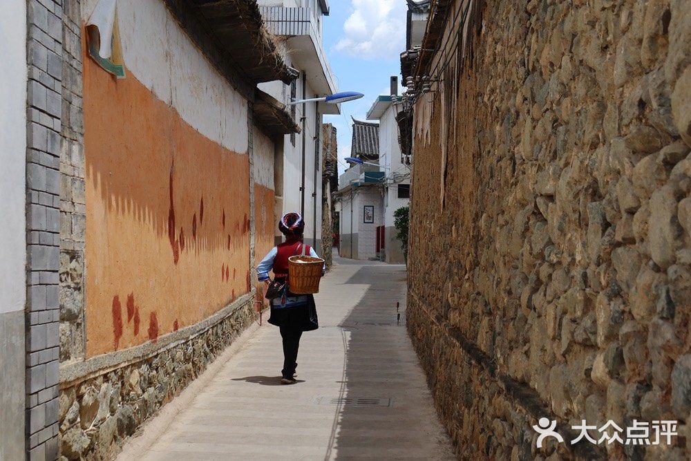 大理蝴蝶泉边，天下白族第一村，著名的扎染之乡