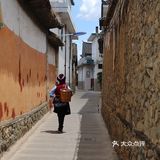 大理蝴蝶泉边，天下白族第一村，著名的扎染之乡