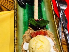 熔岩蛋糕香草冰淇淋-申德勒加油站餐厅(三里屯北小街店)