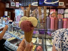 -Gelateria Dondoli