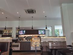 -Chom Cafe and Restaurant