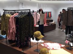 -URBAN REVIVO(上海中庚漫游城店)