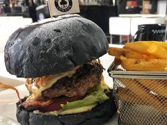 竹炭牛肉辣汉堡-车谷小镇