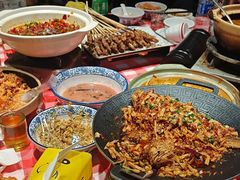-罗霸蛮老岳阳大排档·鲜货烧烤·土吊子煨砂锅烧菜