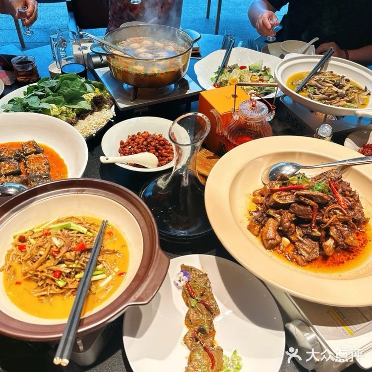 今天这锅鲜鱼汤真是鲜掉眉毛了！