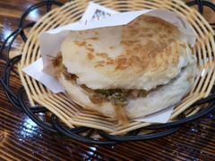 肉夹馍-余香七手工酸辣粉(荣勋花园店)