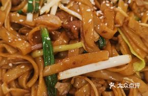 Classic Dry-Fried Beef Rice Noodles