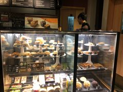 面包甜点陈列柜-星巴克(广州淘金路店)