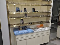 -视野联行眼镜•蔡司•依视路(温江店)