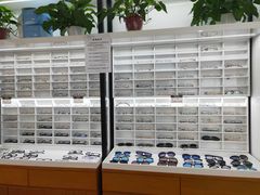-视野联行眼镜•蔡司•依视路(温江店)