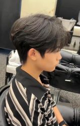 -一家只做男发烫染的店