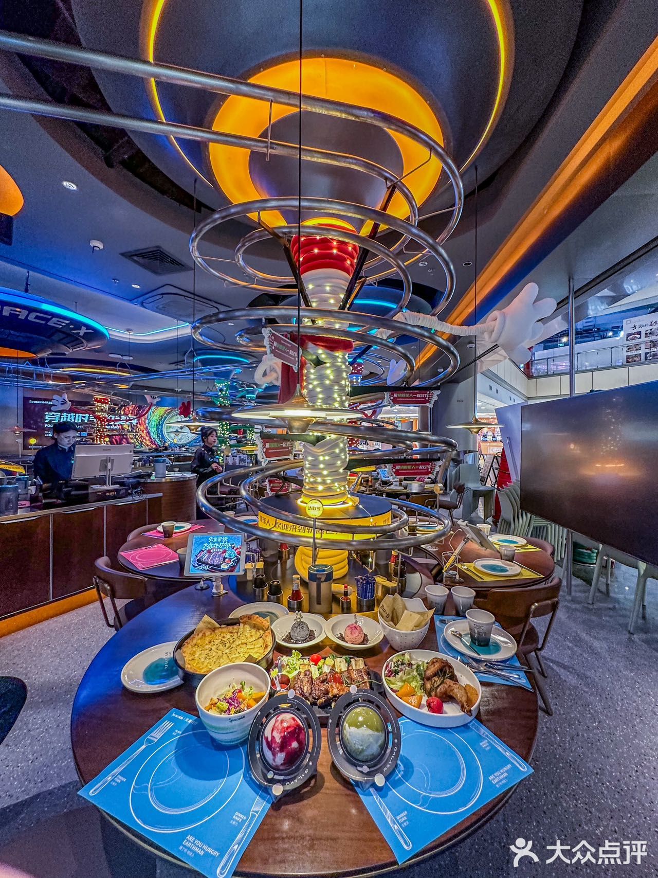在上海！在宇宙中心用餐！！！