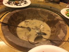 -山珍王国·云南野生菌石锅鱼