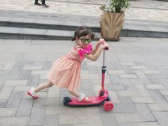 -奕欧来上海购物村停车场