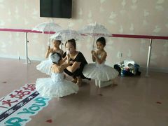 -Isee灰姑娘国际儿童艺术中心(BHGMall店)