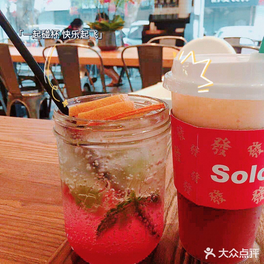 一到饭点就排队到门口