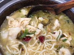 石锅酸菜鱼-周鱼小馆石锅酸菜鱼(活力汇店)