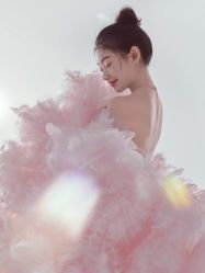 -至臻微拉婚纱摄影