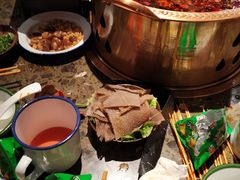 -沪小二炭火蛙锅(淮海中路美食不夜城店)