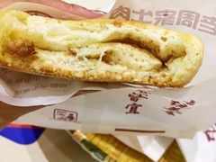 芝麻烧饼-穆得·老周家牛肉烧饼(普利街店)