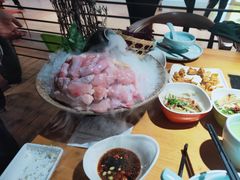 -洪氏嗨捞·广东猪肚鸡·椰子鸡火锅(西咸万象城店)
