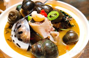 Braised Pork Shank with Snails