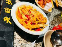 -老牌坊云南鱼豆花火锅(哈西万达店)