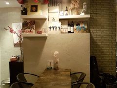 -layback cafe & bar