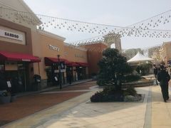 -百联奥特莱斯广场(武汉盘龙店)