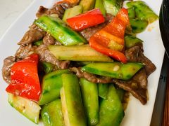 胜瓜炒牛肉-肥仔文澳门猪骨煲(南京西路店)
