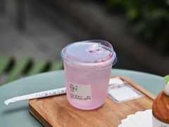 荔枝桃桃气泡绿茶-VERIE BAKEHOUSE
