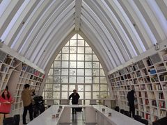 -钟书阁(松江泰晤士小镇店)