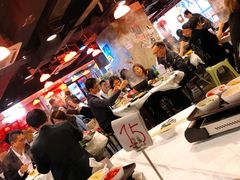 大堂-鲜入围煮花胶鸡海鲜火锅