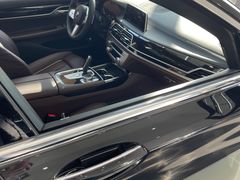 -上海宝信宝马4S店