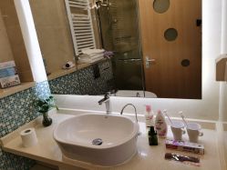 -海豚湾高端月子会所(黄浦店)