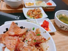 日出千层五花-熊吞·大碗丼烧肉饭(西市场嘉华店)