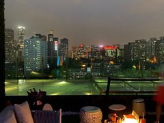-The ROOF (通盈中心店)